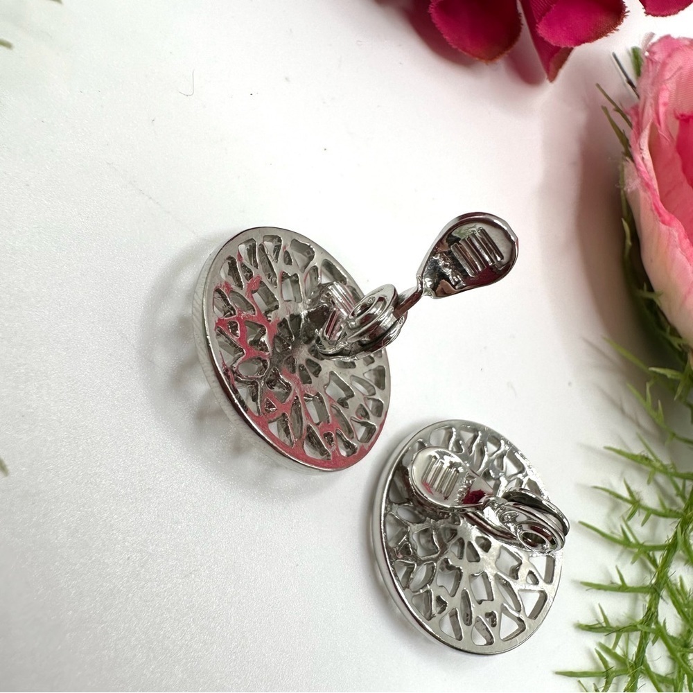 VINTAGE⚜️MONET Crystal Cluster Clip Earrings - Picture 7 of 7